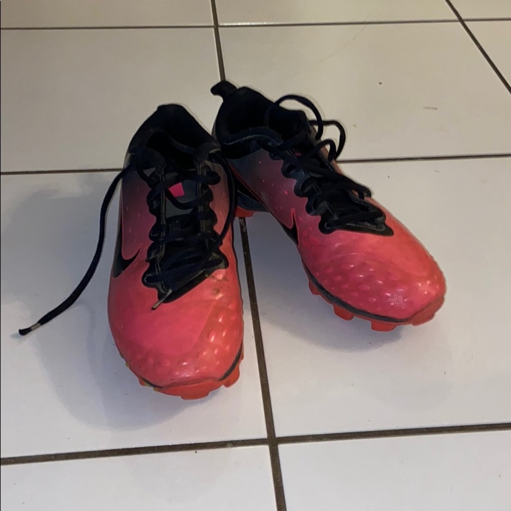 NIKE softball cleats